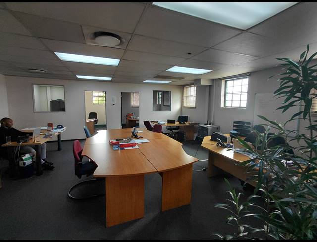 240M² OFFICE TO LET IN HALFWAY HOUSE
